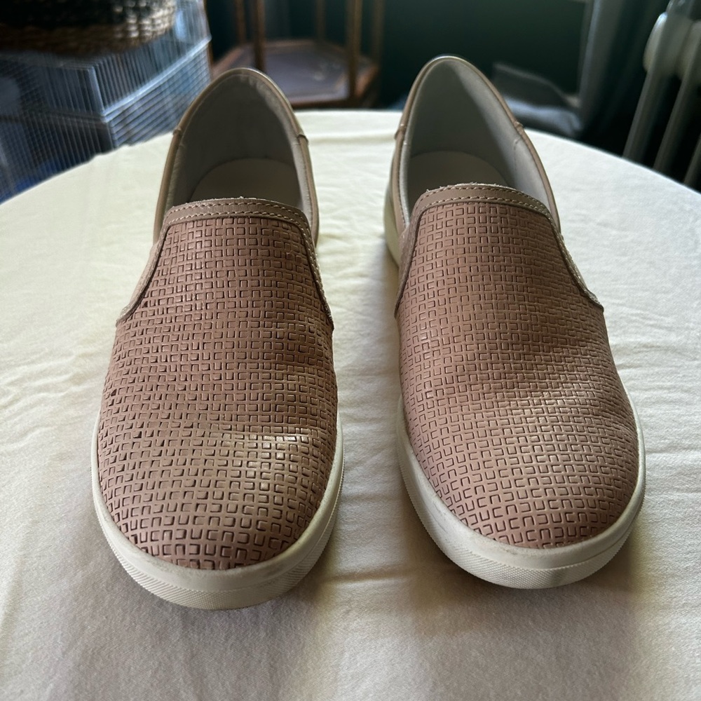 Light pink sneaker